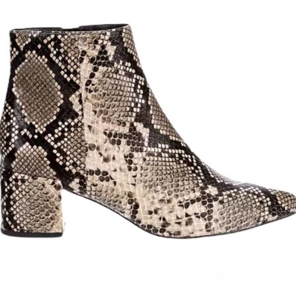 Michael Shannon Black and Tan Faux Snake Skin Cardi Bootie Size 7 - Picture 1 of 12